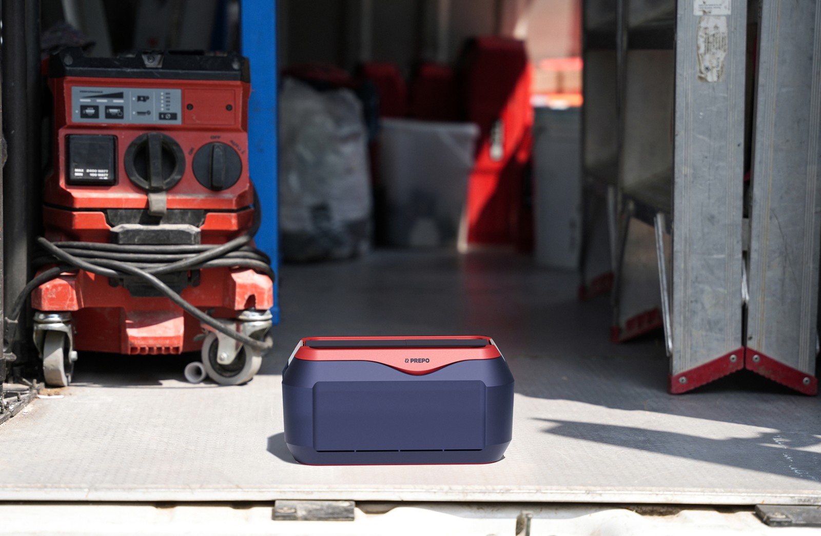 Kochbox in Fahrzeug mit Sonnenschein